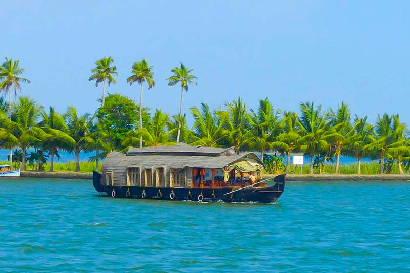 Top Kumarakom holiday packages, hotel, cabs and sightseeing